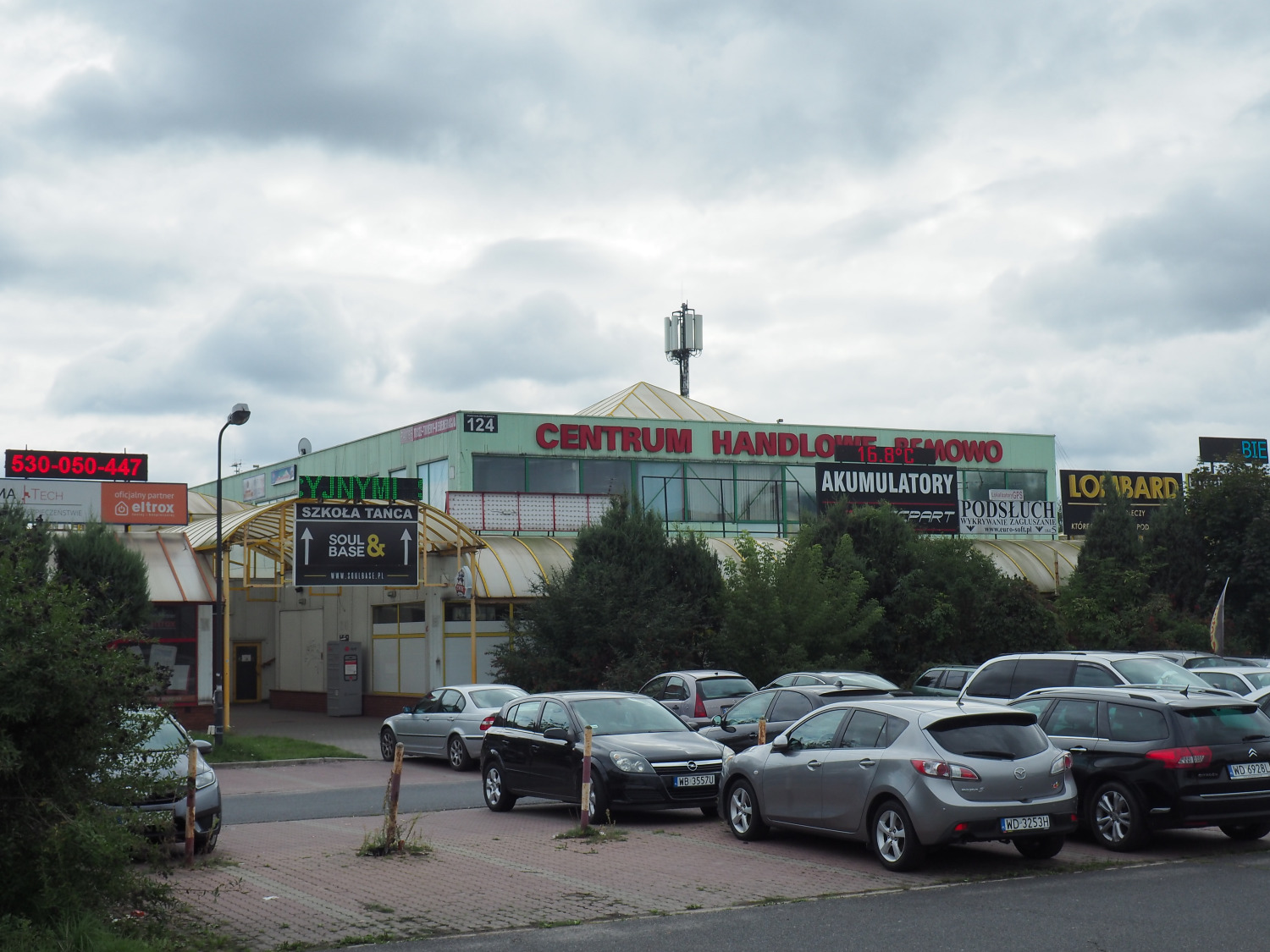 Zdjęcie architektury budynku Centrum Handlowo-Usługowe Bemowo